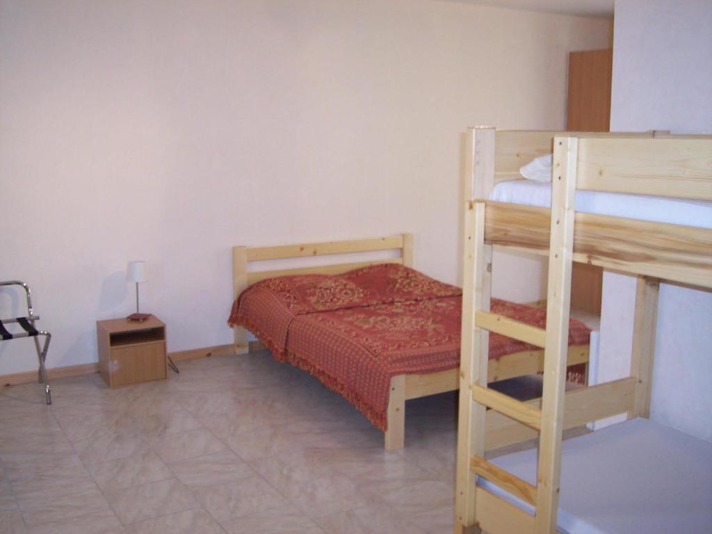 Single Bed in Mixed Dormitory Room